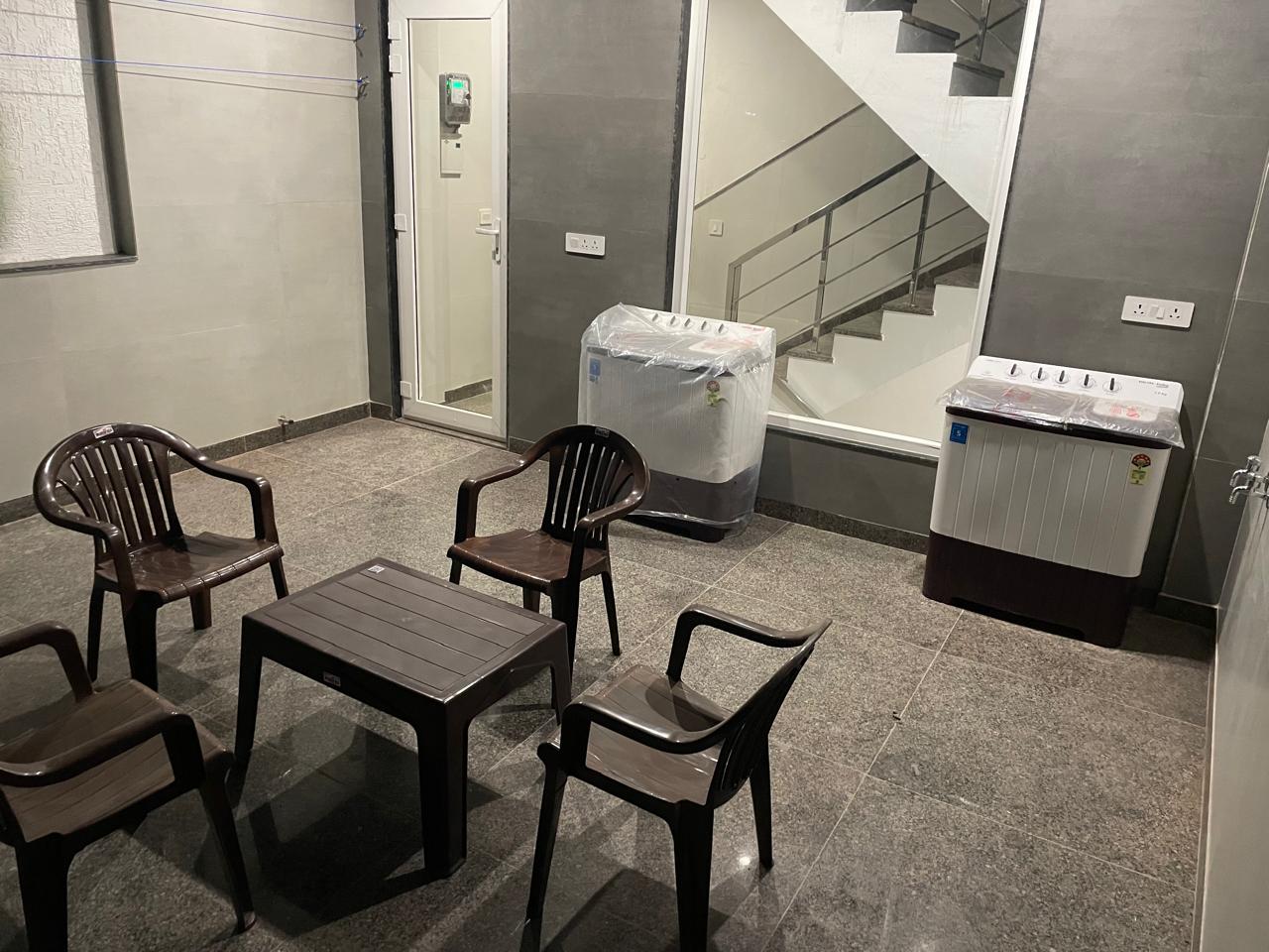 1 Rk+ Extra Room Builder Floor For Rent in Sushant Lok II