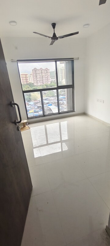 1 BHK Apartment For Rent in UK Iridium, Kandivali East