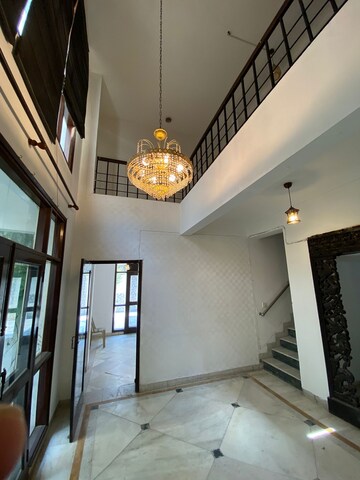 Balcony in 5 BHK Villa at Unitech South City 1, South City 1 – for Rent