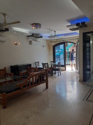 Gym in 3 BHK Builder Floor at Sushant Lok ii – for Rent