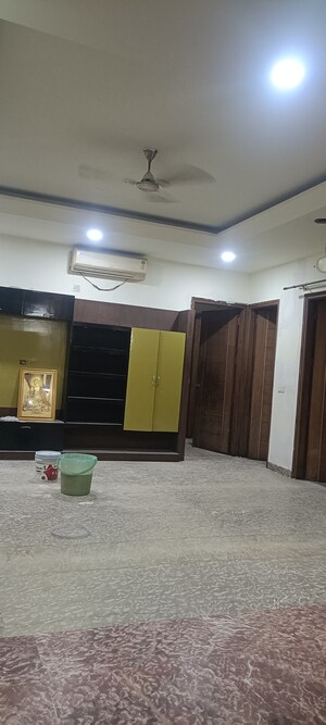 Room in 6+ BHK Villa at Sector 52 – for Rent
