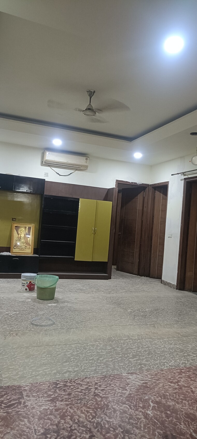 Room, sector 52 6+ Bedroom 450 Sq.Yd. Villa In Sector 52 Noida 9238546