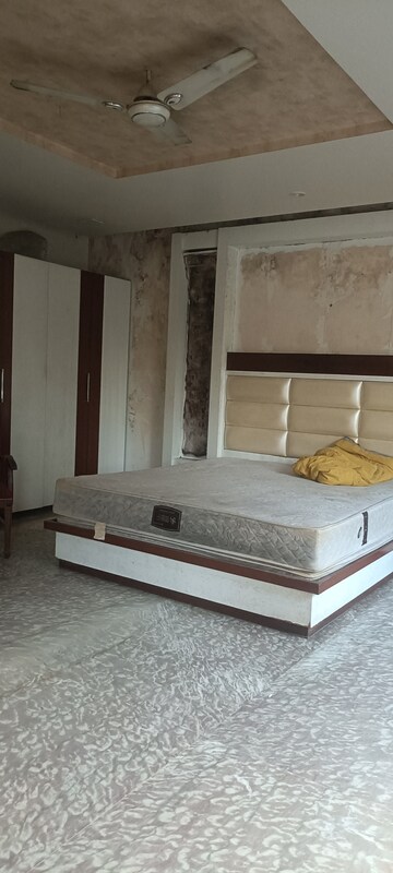 Bedroom in 6+ BHK Villa at Sector 52 – for Rent