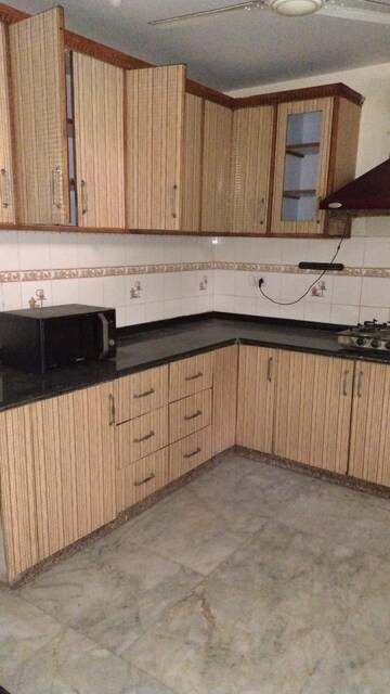 Kitchen in 4 BHK Villa at Eros Rosewood Villas, Sector 50 – for Rent
