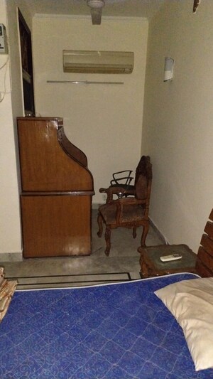 Furnished Amenities in 4 BHK Villa at Eros Rosewood Villas, Sector 50 – for Rent