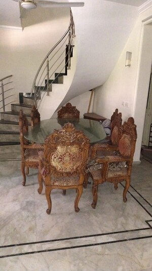 Staircase in 4 BHK Villa at Eros Rosewood Villas, Sector 50 – for Rent