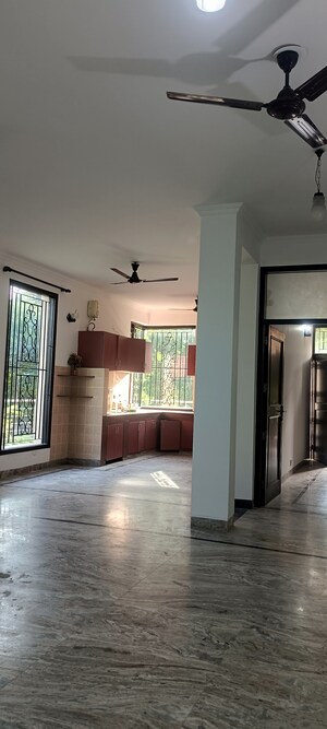 Building Lobby in 3 BHK Villa at Sector 40 – for Rent