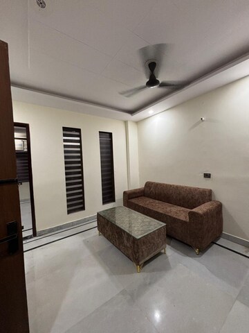 Living Room in 1 BHK Builder Floor at Sector 43 – for Rent