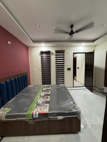 Master Bedroom in 1 BHK Builder Floor at Sector 43 – for Rent