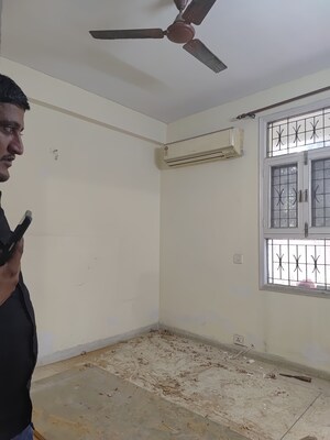 Room in 2 BHK Builder Floor at Sector 50 – for Rent