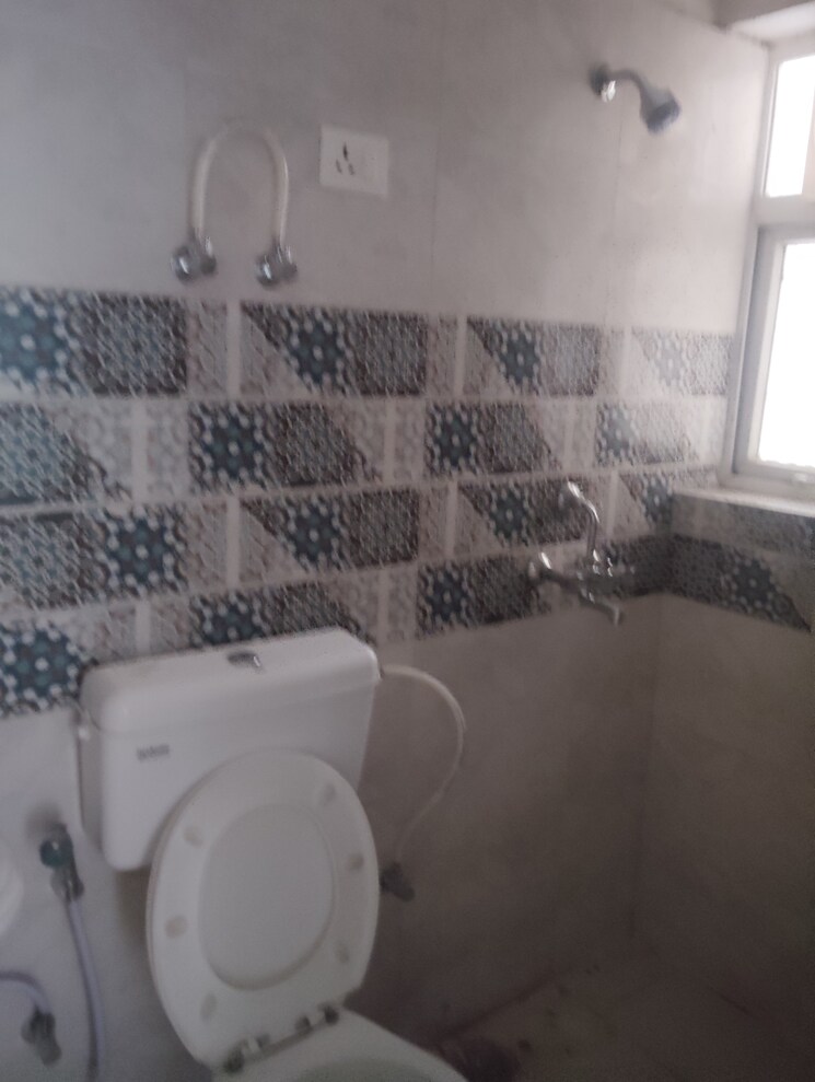 Bathroom, signature-global-golf-greens 3 Bedroom 732 Sq.Ft. Apartment In Sector 79 Gurgaon 9238593