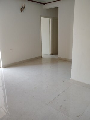 Room in 3 BHK Apartment at Signature Global Golf Greens, Sector 79 – for Rent