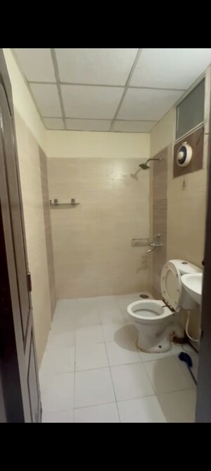 Bathroom in 2.5 BHK Apartment at Omaxe Residency, Gomti Nagar – for Sale