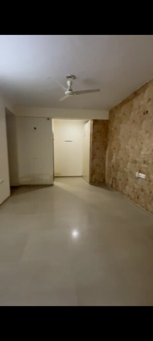 Room in 2.5 BHK Apartment at Omaxe Residency, Gomti Nagar – for Sale