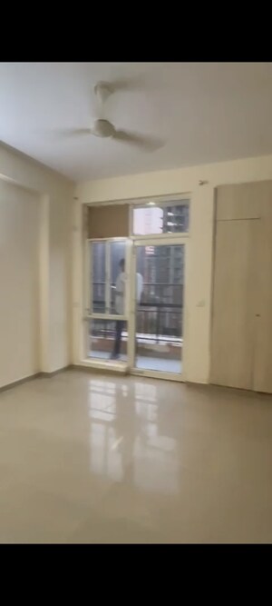 Room in 2.5 BHK Apartment at Omaxe Residency, Gomti Nagar – for Sale