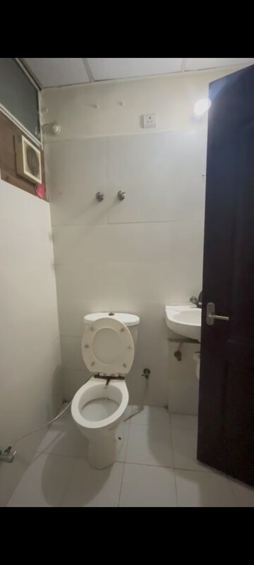 Bathroom in 2.5 BHK Apartment at Omaxe Residency, Gomti Nagar – for Sale