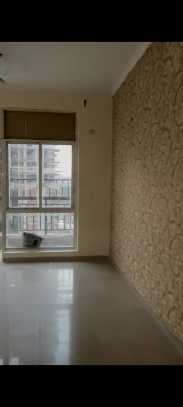 Room in 2.5 BHK Apartment at Omaxe Residency, Gomti Nagar – for Sale