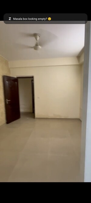 Room in 2.5 BHK Apartment at Omaxe Residency, Gomti Nagar – for Sale