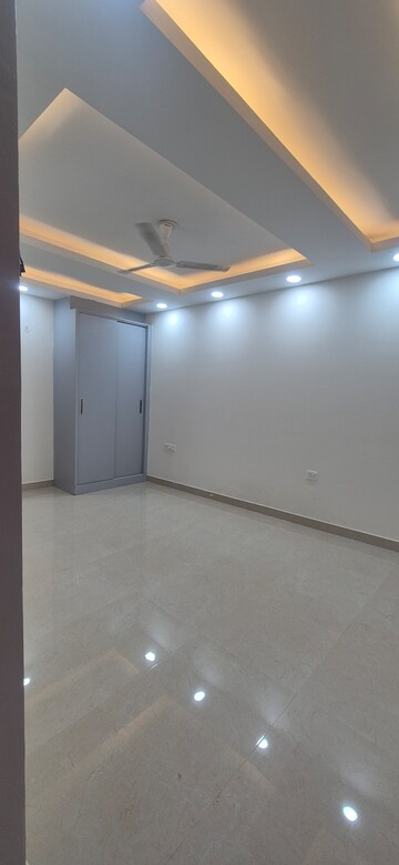 Furnished Amenities in 3 BHK Builder Floor at Chattarpur – for Rent