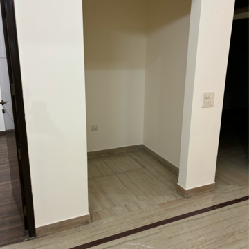 Room in 3 BHK Builder Floor at Shatabdi Vihar, Sector 52 – for Rent