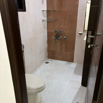 Bathroom in 3 BHK Builder Floor at Shatabdi Vihar, Sector 52 – for Rent