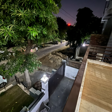 Balcony in 3 BHK Builder Floor at Shatabdi Vihar, Sector 52 – for Rent