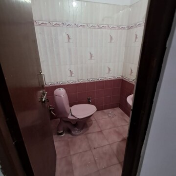Bathroom in 1 BHK Independent House at Gomti Nagar – for Rent