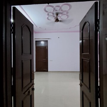 Building Lobby in 1 BHK Independent House at Gomti Nagar – for Rent