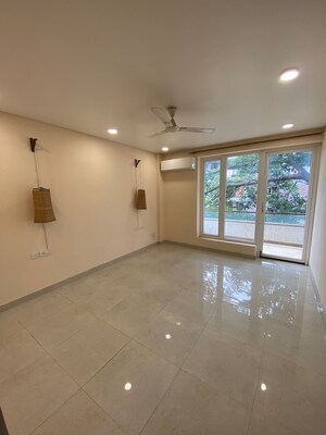 Room in 4 BHK Builder Floor at Ansal Sushant Lok I, Sector 43 – for Rent