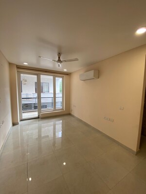 Room in 4 BHK Builder Floor at Ansal Sushant Lok I, Sector 43 – for Rent