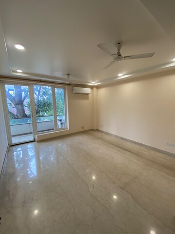 Room in 4 BHK Builder Floor at Ansal Sushant Lok I, Sector 43 – for Rent