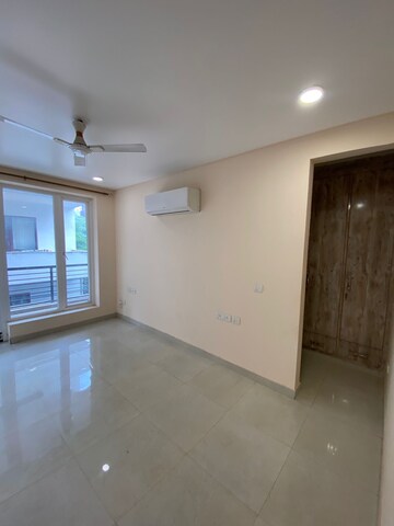 Room in 4 BHK Builder Floor at Ansal Sushant Lok I, Sector 43 – for Rent