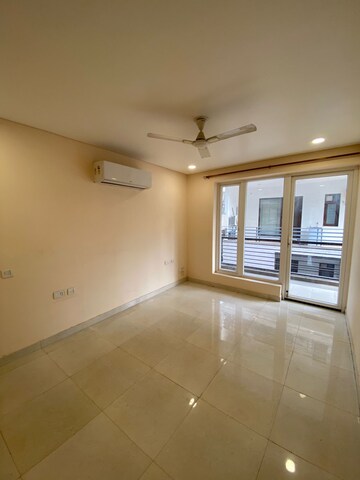 Room in 4 BHK Builder Floor at Ansal Sushant Lok I, Sector 43 – for Rent