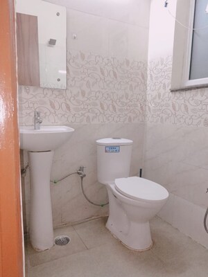 Bathroom in 2 BHK Builder Floor at Ardee City, Sector 52 – for Rent
