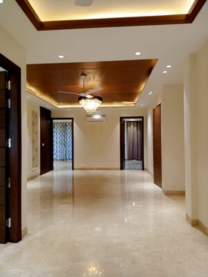 Room in 3 BHK Builder Floor at Sushant Lok 2, Sector 57 – for Rent