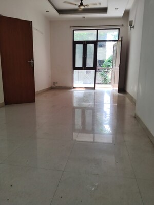 Room in 4 BHK Builder Floor at RWA Apartments Sector 45, Sector 45 – for Rent