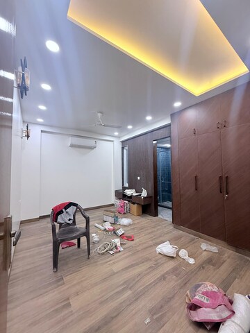Parking in 4 BHK Builder Floor at RWA Apartments Sector 45, Sector 45 – for Rent