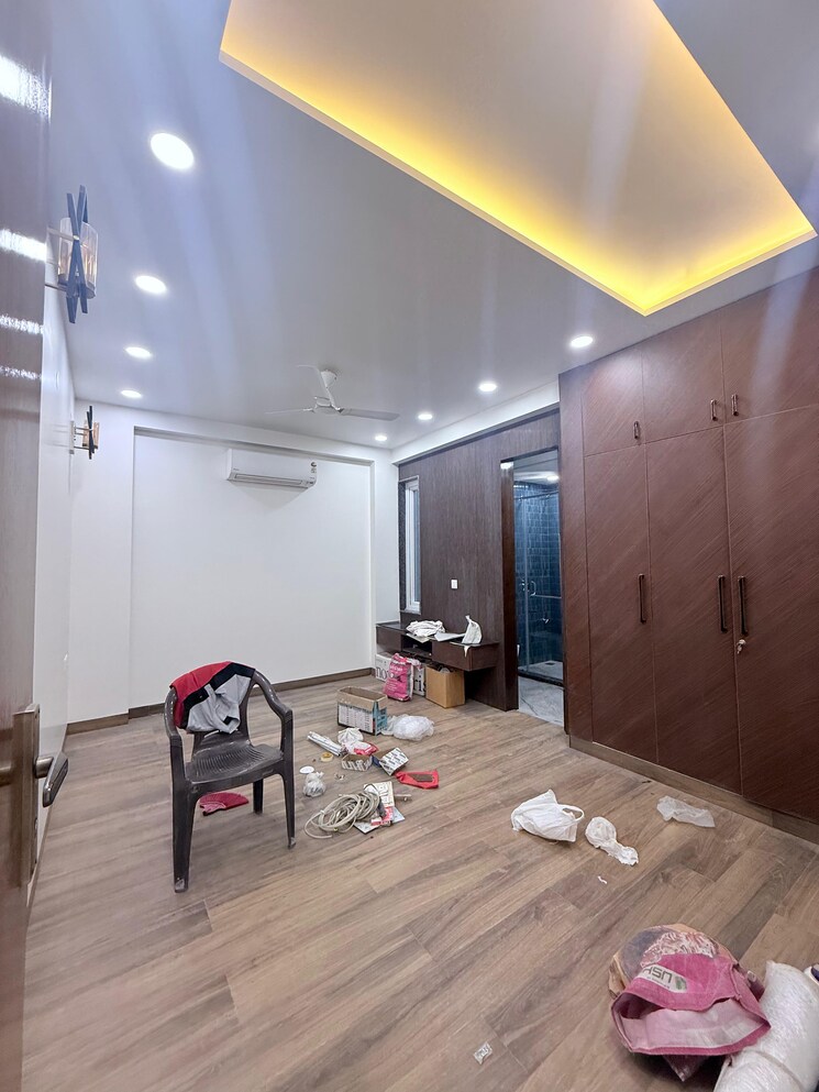  Parking, rwa-apartments-sector-45 4 Bedroom 300 Sq.Yd. Builder Floor In Sector 45 Noida 9238696