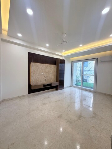 Room in 4 BHK Builder Floor at RWA Apartments Sector 45, Sector 45 – for Rent