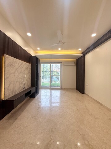 Room in 4 BHK Builder Floor at RWA Apartments Sector 45, Sector 45 – for Rent