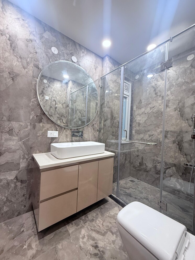 Bathroom, rwa-apartments-sector-45 4 Bedroom 300 Sq.Yd. Builder Floor In Sector 45 Noida 9238696