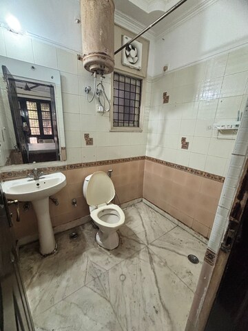 Bathroom in 3 BHK Apartment at Ansal Sushant Estate, Sector 52 – for Rent
