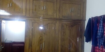 Furnished Amenities in 3 BHK Apartment at Sri Nagar Colony – for Rent