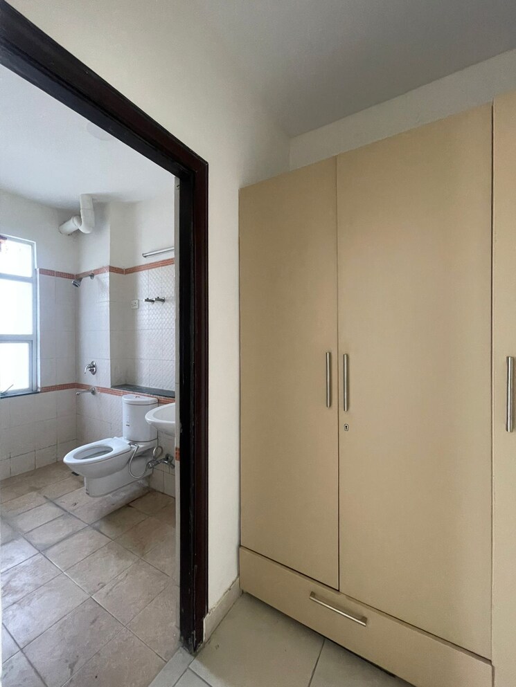 Room, the-legend-one 3 Bedroom 2200 Sq.Ft. Apartment In Sector 57 Gurgaon 9238761