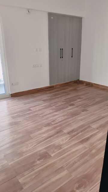 Room in 3 BHK Apartment at Samridhi Luxuriya Avenue, Sector 150 – for Rent