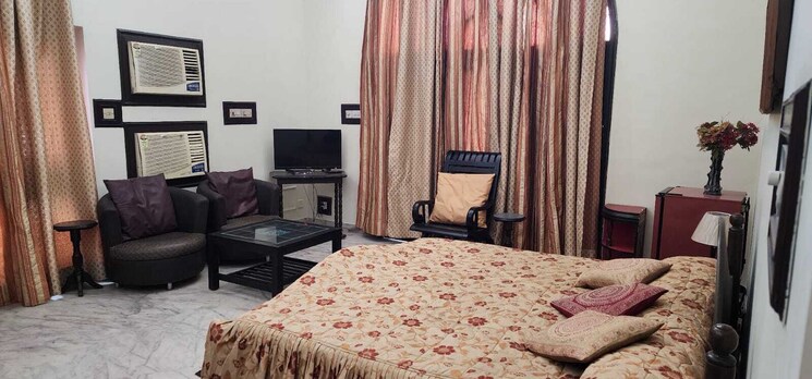Bedroom, gomti nagar 6+ Bedroom 3000 Sq.Ft. Villa In Gomti Nagar Lucknow 9238789