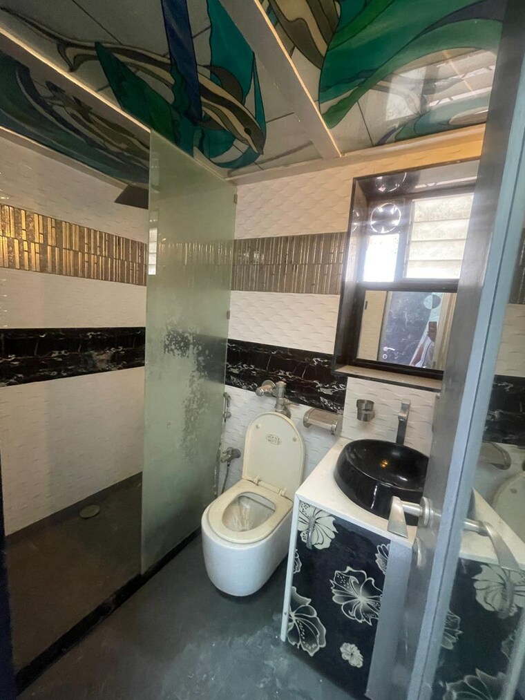 Bathroom, manavsthal-heights 2 Bedroom 700 Sq.Ft. Apartment In Andheri East Mumbai 9238807