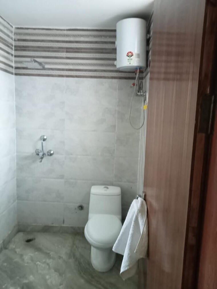 Bathroom, sector 39 Pg For Girls In Sector 39 9238796