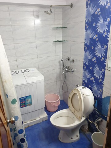 Bathroom in 1 BHK Apartment at Sector 23 Dwarka – for Rent