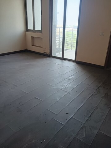 Room in 2 BHK Apartment at Gaur Yamuna City, Gaur Yamuna City – for Sale
